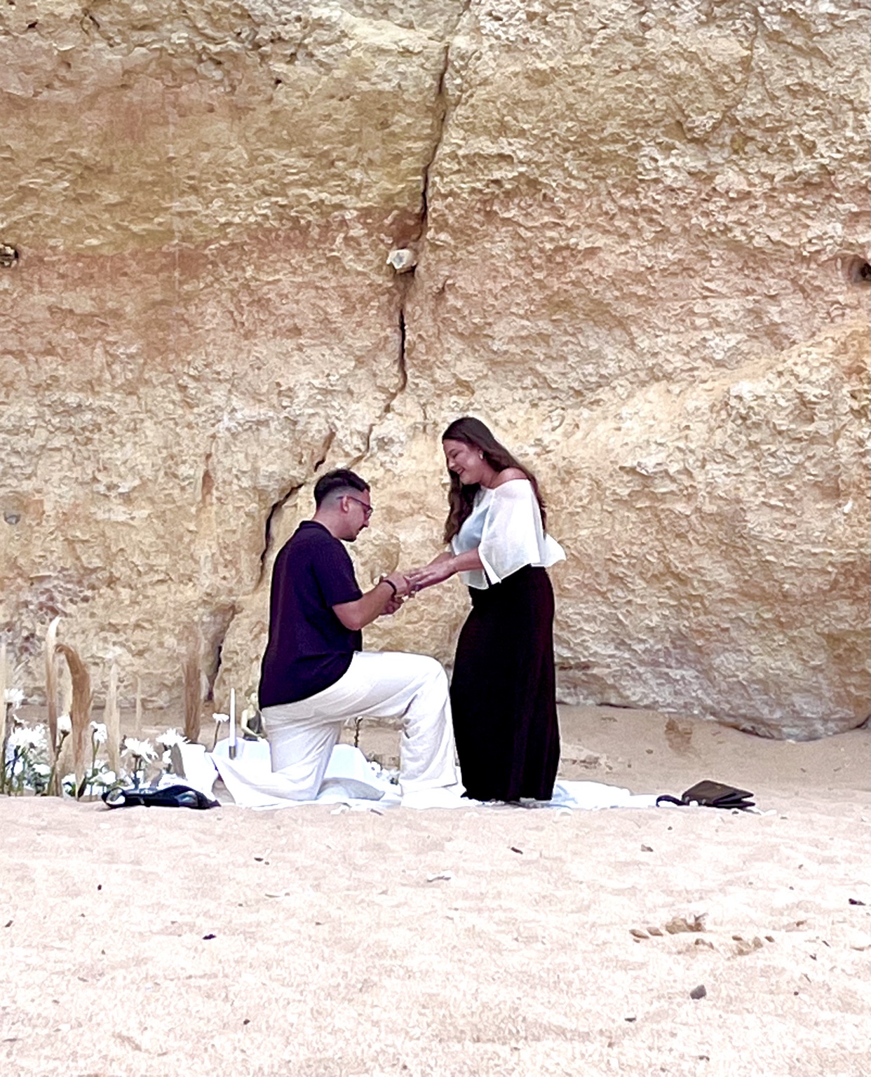 A marriage proposal beside the cliffs in the Algarve